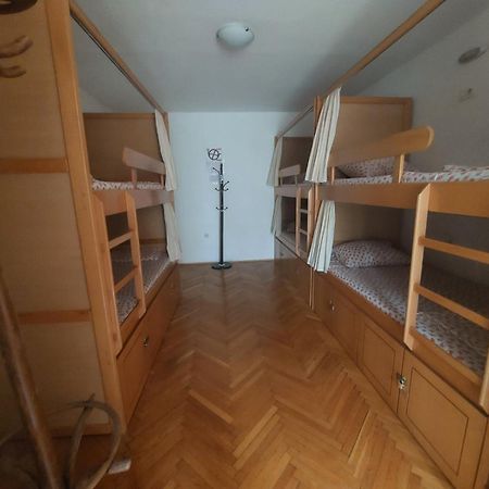 Hostel Valentin 2 Skopje Ngoại thất bức ảnh
