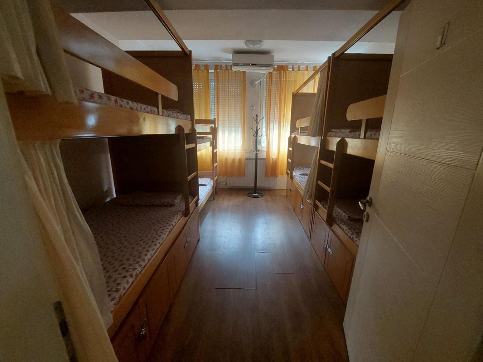 Hostel Valentin 2 Skopje Ngoại thất bức ảnh