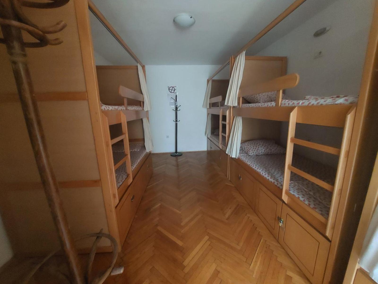 Hostel Valentin 2 Skopje Ngoại thất bức ảnh