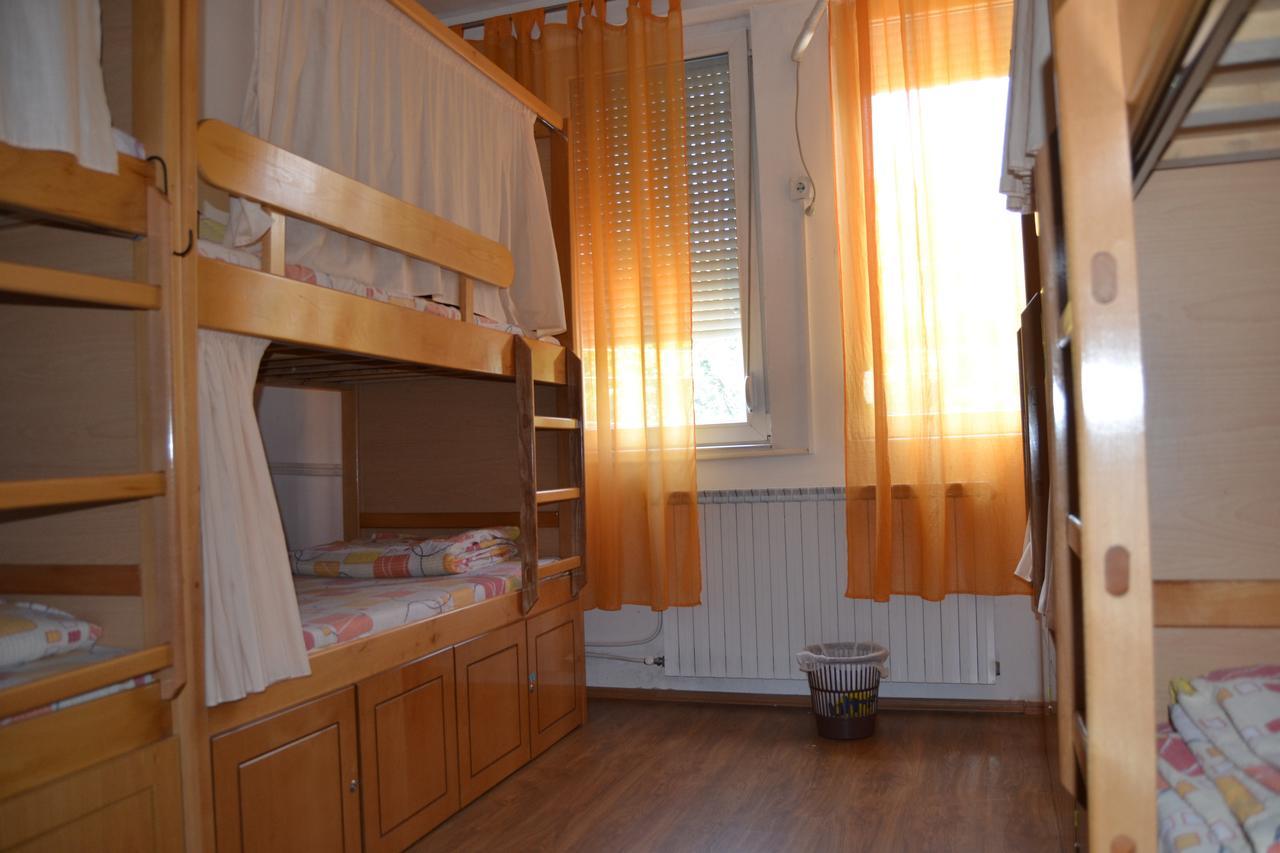 Hostel Valentin 2 Skopje Ngoại thất bức ảnh