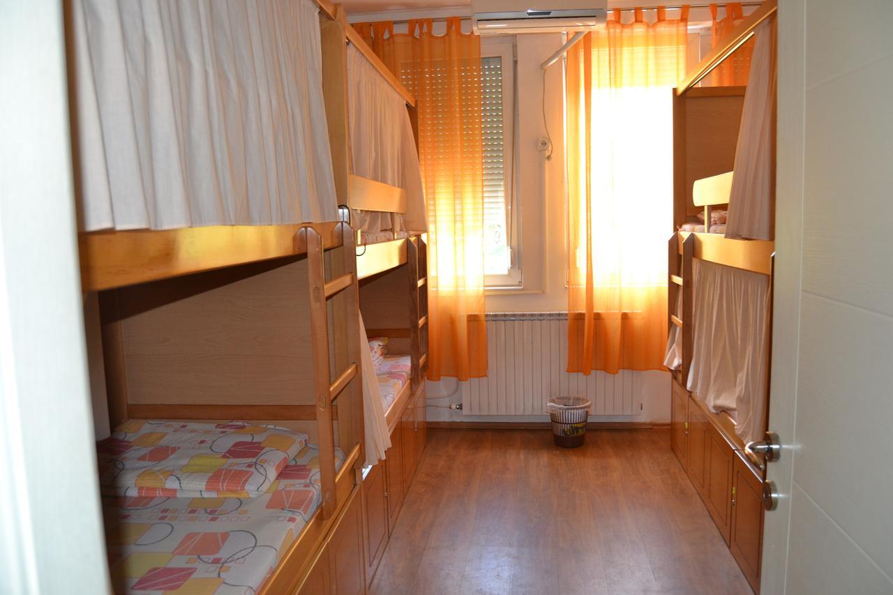 Hostel Valentin 2 Skopje Ngoại thất bức ảnh