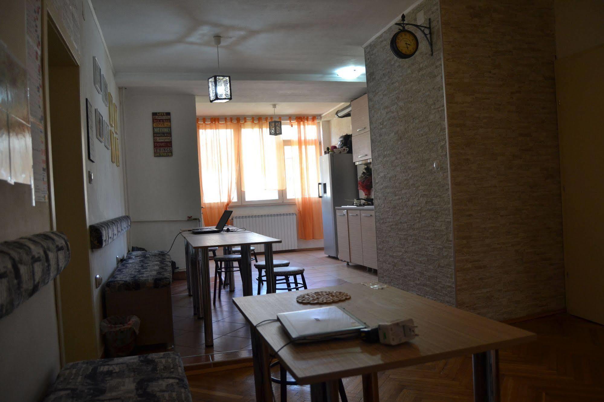 Hostel Valentin 2 Skopje Ngoại thất bức ảnh