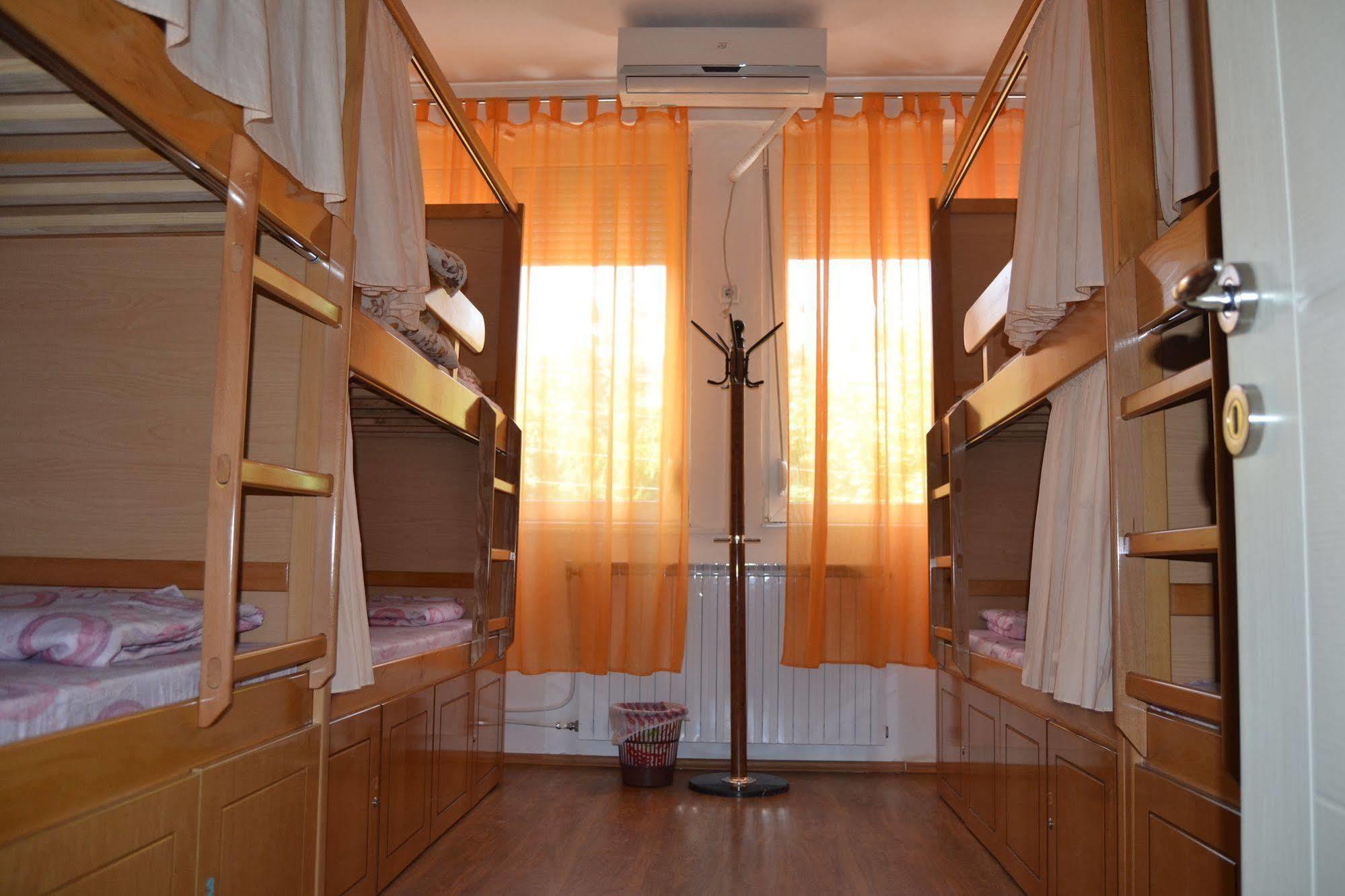 Hostel Valentin 2 Skopje Ngoại thất bức ảnh