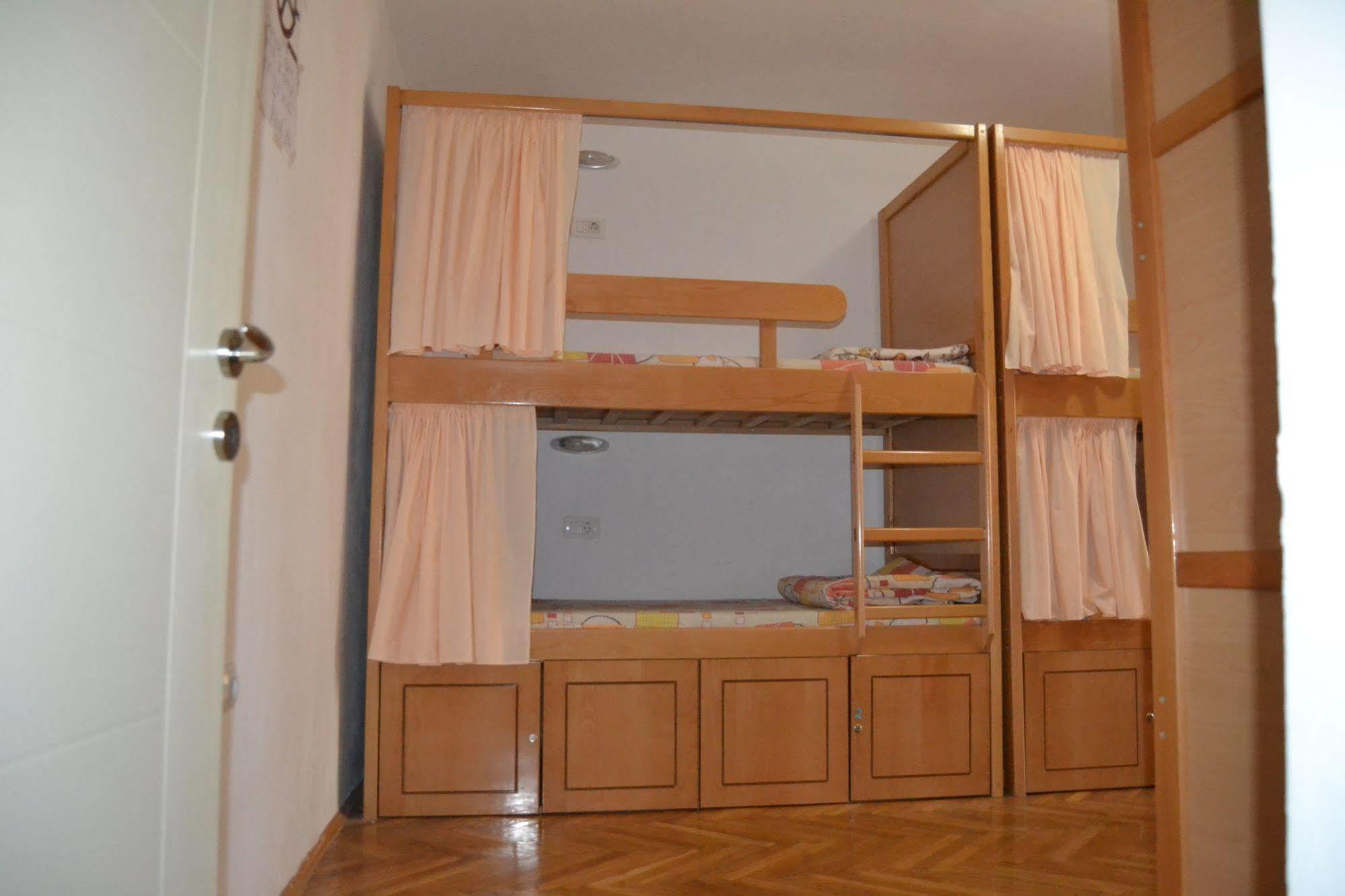 Hostel Valentin 2 Skopje Ngoại thất bức ảnh