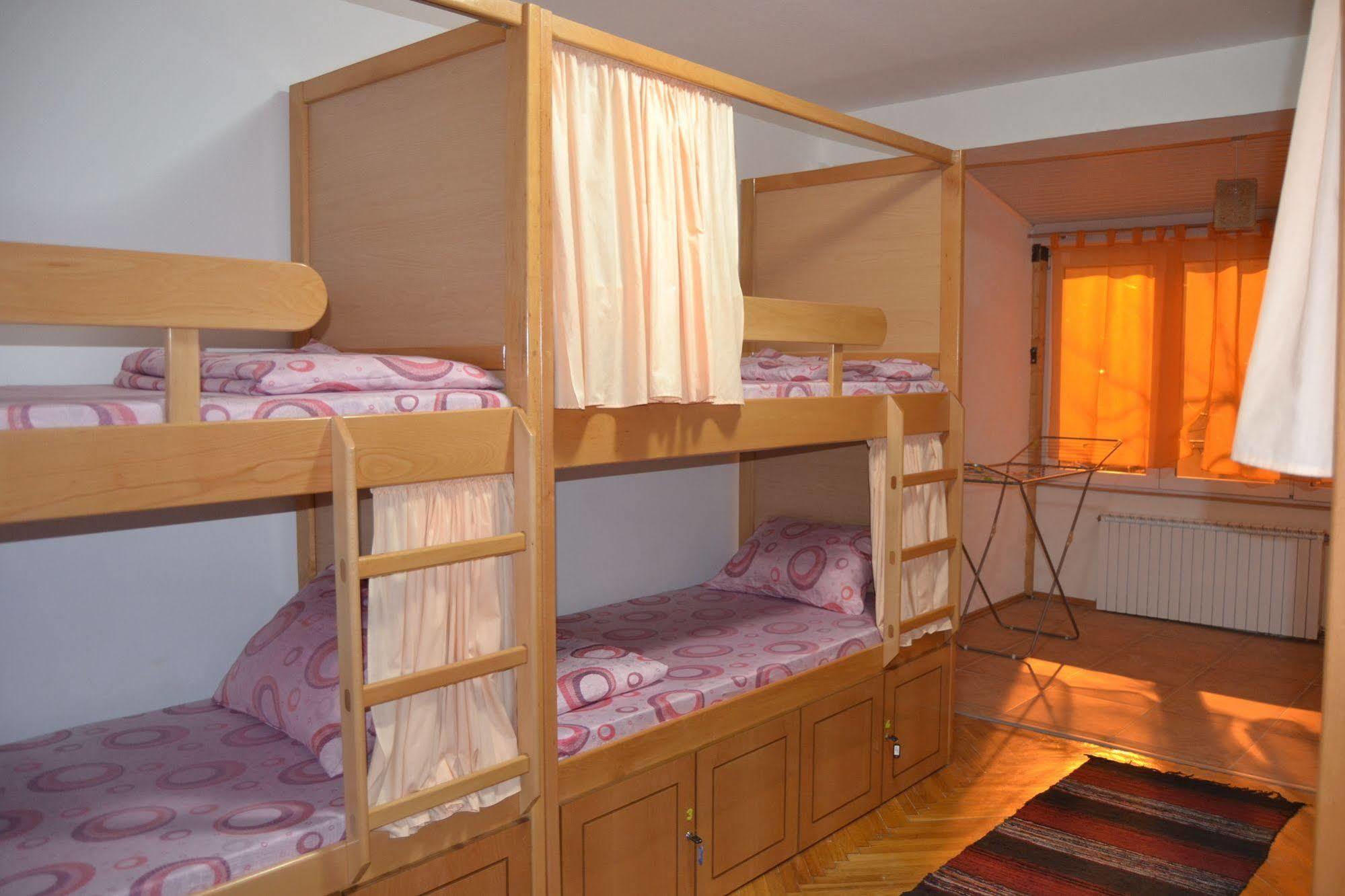 Hostel Valentin 2 Skopje Ngoại thất bức ảnh