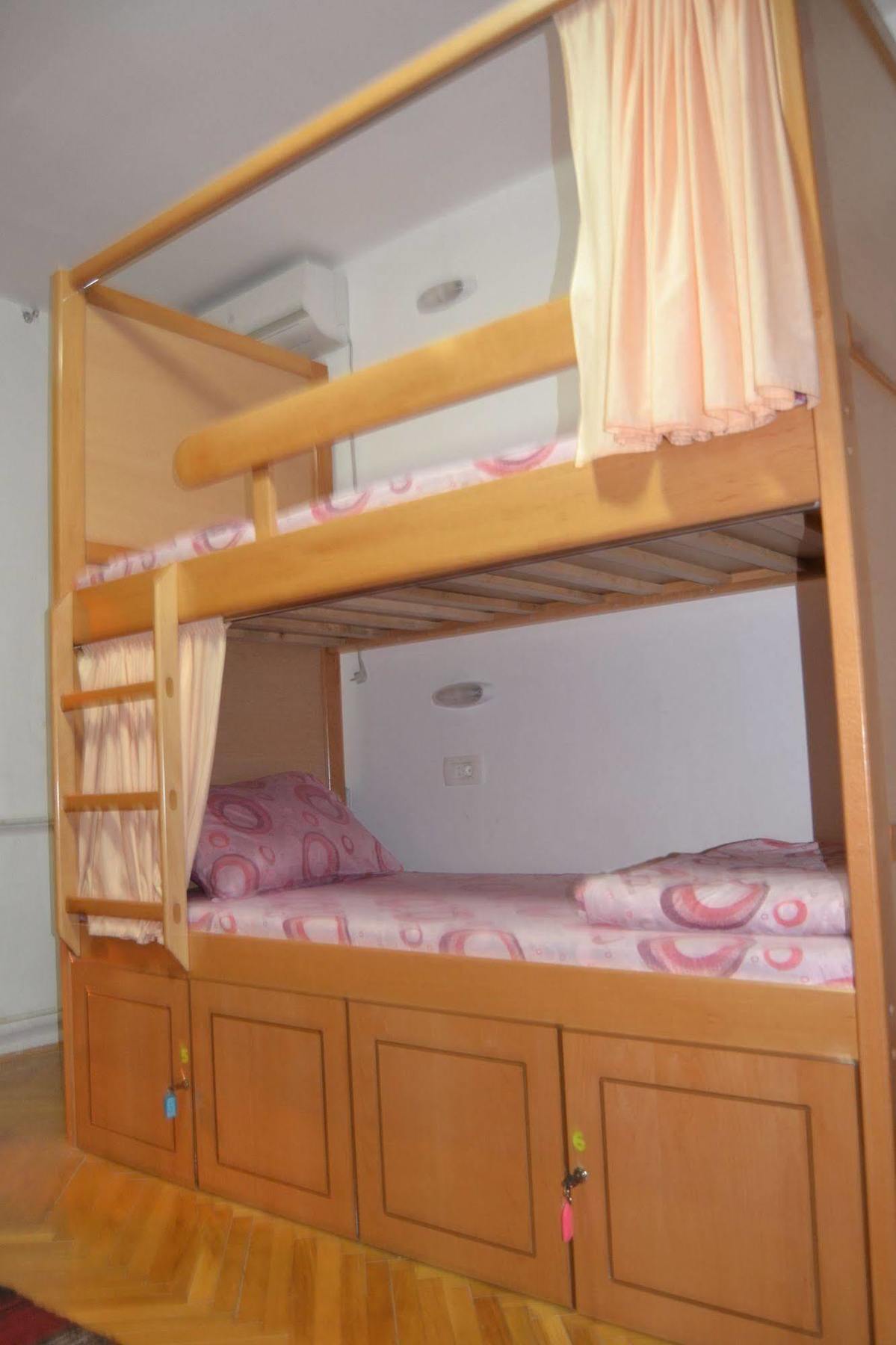 Hostel Valentin 2 Skopje Ngoại thất bức ảnh